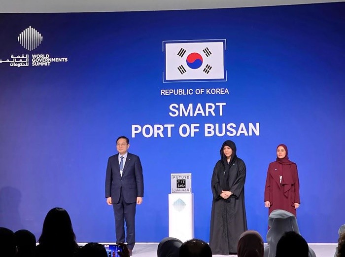 부산항만공사는 자체 개발한 부산항 디지털 플랫폼 ‘체인포털(Chain Portal)’이 아랍에미리트(UAE) 두바이에서 열린 World Governments Summit 2026에서 ‘Global Future Fit Seal Award’를 수상했다고 밝혔다. / 사진제공=부산항만공사