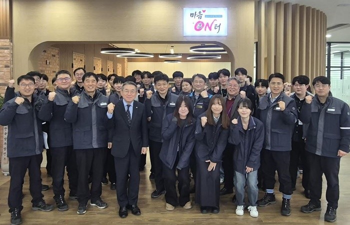 한국남부발전이 신인천빛드림본부를 찾아 현장경영에 나서며, 근로자와 방문객을 위한 소통·휴식 공간을 새롭게 열었다. / 사진제공=남부발전