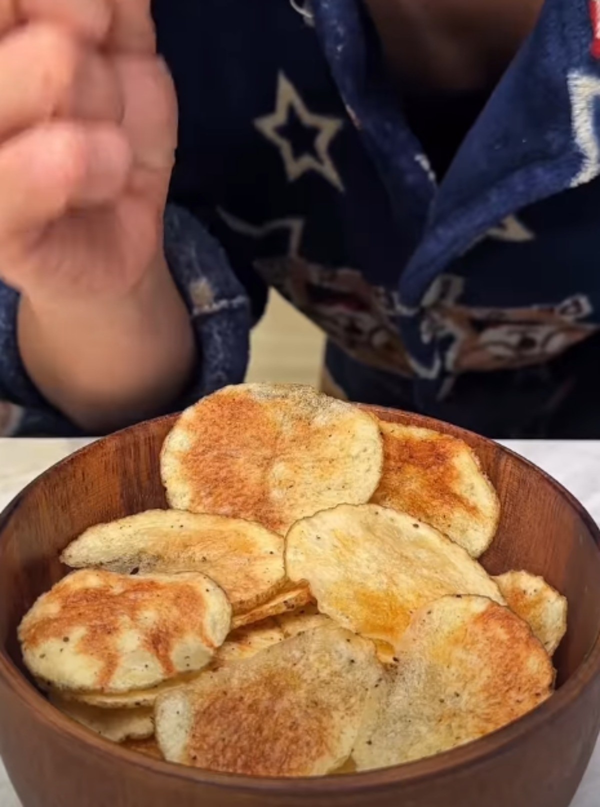 완성된 바삭한 감자칩 / '유지남자' 인스타그램