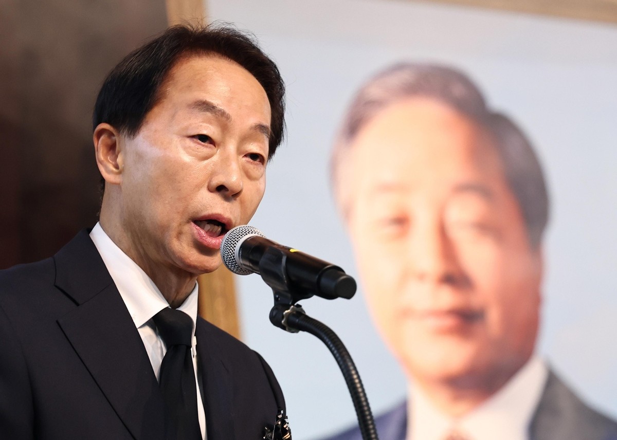 2023년 11월 22일 김현철 김영삼대통령기념재단 이사장이 서울 동작구 국립서울현충원에서 열린 김영삼 전 대통령 서거 8주기 추모식에서 추모사를 하고 있다. / 뉴스1