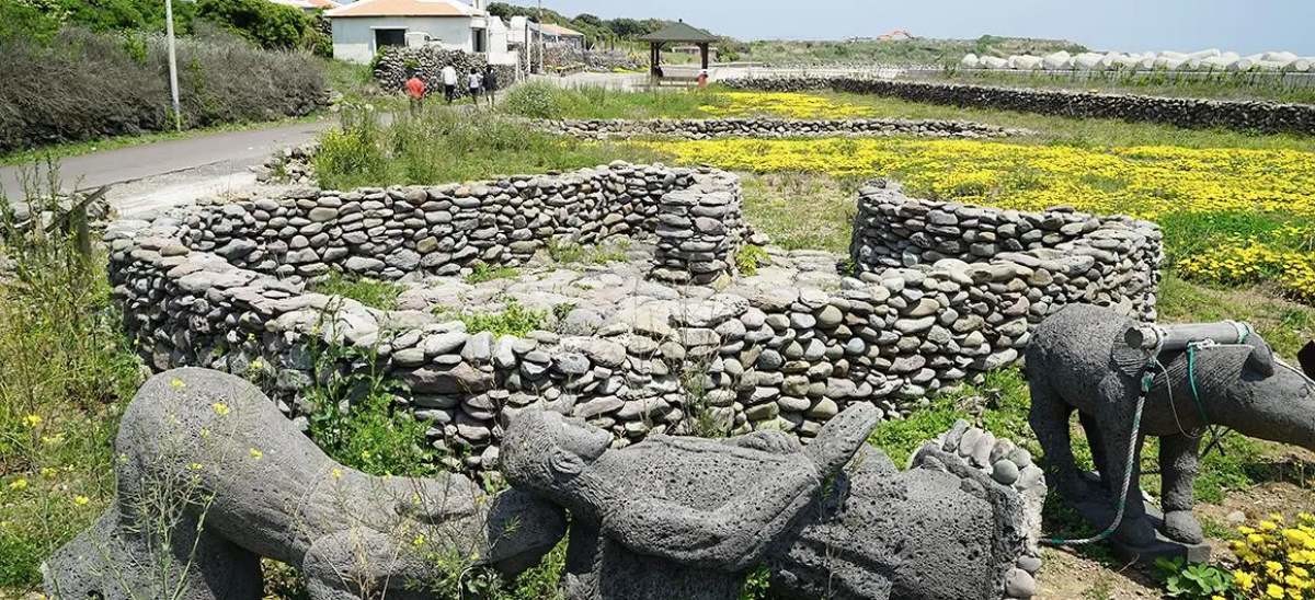 해녀 불턱 / VISIT JEJU-제주관광공사 제공