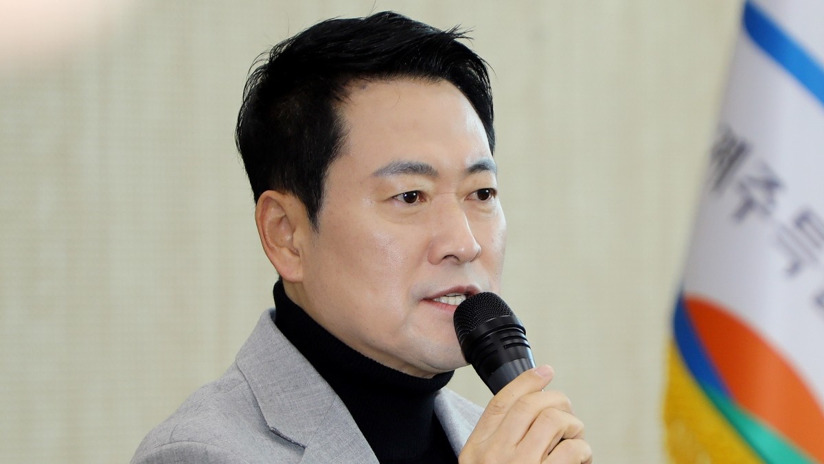 장동혁 국민의힘 대표가 6일 오전 제주 서귀포시 성산읍사무소에서 열린 제주 제2공항 건설사업 성산읍 주민 간담회에서 인사말을 하고 있다. / 뉴스1