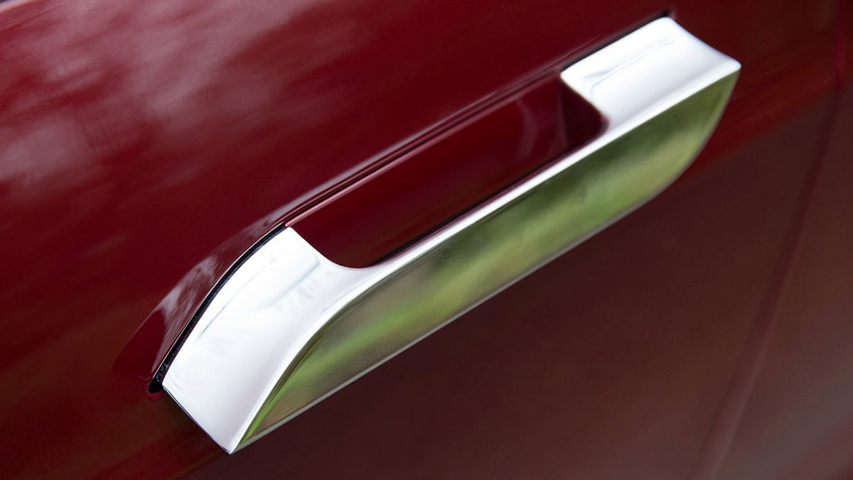 테슬라 모델 S에 들어간 매립형 손잡이. / 테슬라