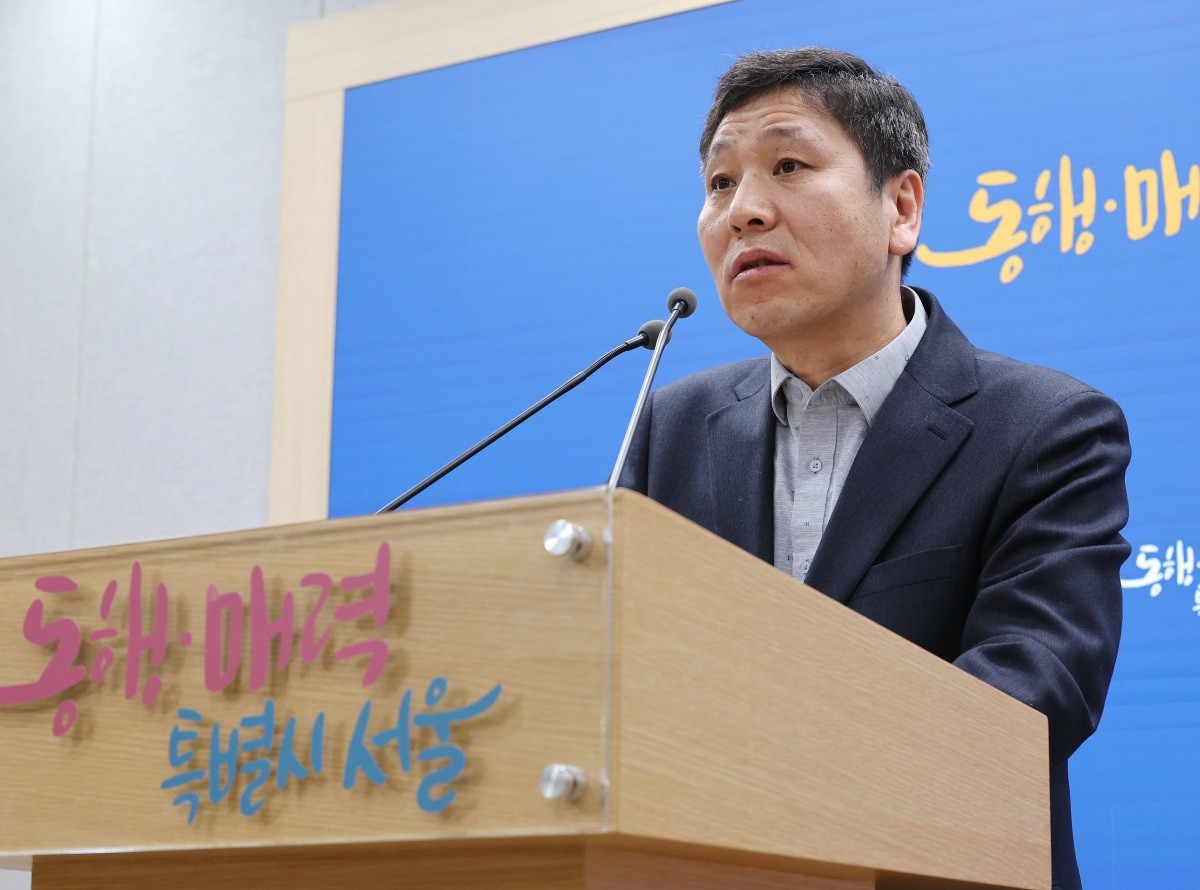 6일 서울시청 브리핑룸에서 한정훈 서울시 교통운영관이 지난 2024년 6월 따릉이앱 개인정보 유출 관련 브리핑을 하고 있다. / 연합뉴스