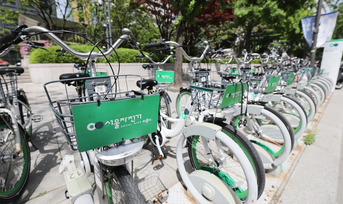 청계천 인근 공공자전거 따릉이 대여소에 따릉이가 세워져 있다 / 뉴스1