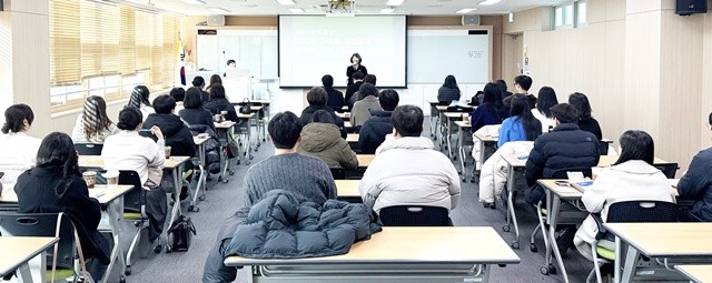 6일 전라남도교육청교육연구정보원에서 ‘민원‧정보공개’ 업무담당자 역량강화 연수가 진행되고 있다.