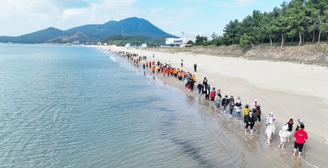 완도 신지 명사십리에서 개최된 맨발 걷기 페스티벌