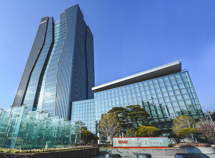 BNK금융그룹은 6일 실적공시를 통해 2025년 그룹 연결 기준 당기순이익(지배기업지분)이 8,150억 원으로 집계됐다고 밝혔다.  / 사진제공=부산은행