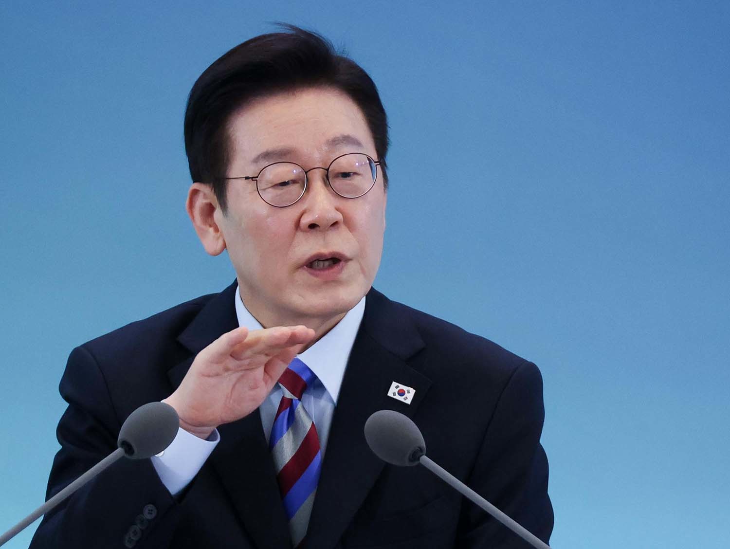 이재명 대통령이 6일 창원 성산구 창원컨벤션센터에서 열린 '경남의 마음을 듣다' 타운홀 미팅에서 발언을 하고 있다. /뉴스1 (청와대통신사진기자단)