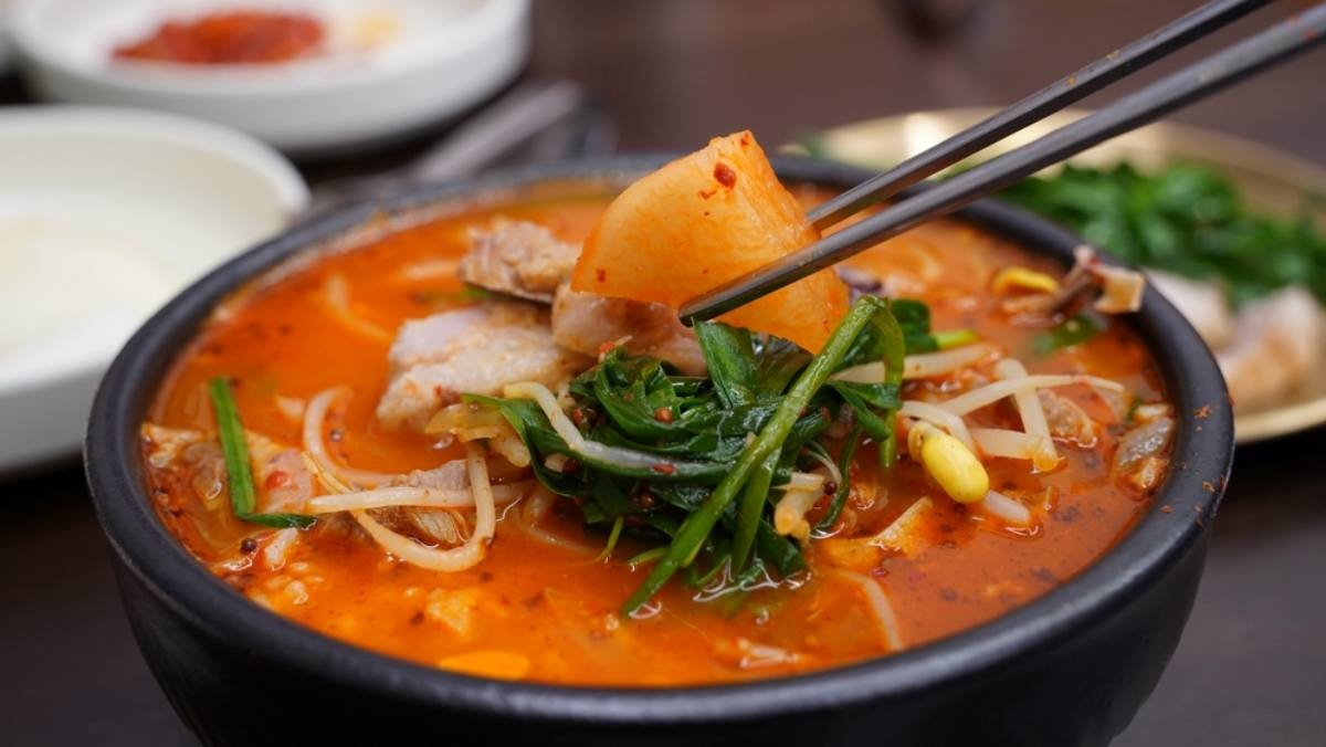 국물 요리 / Hyung min Choi-shutterstock.com