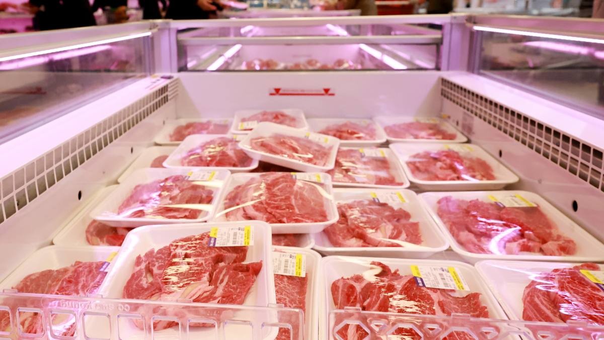 서울의 한 대형마트에 고기가 진열돼 있다. / 연합뉴스