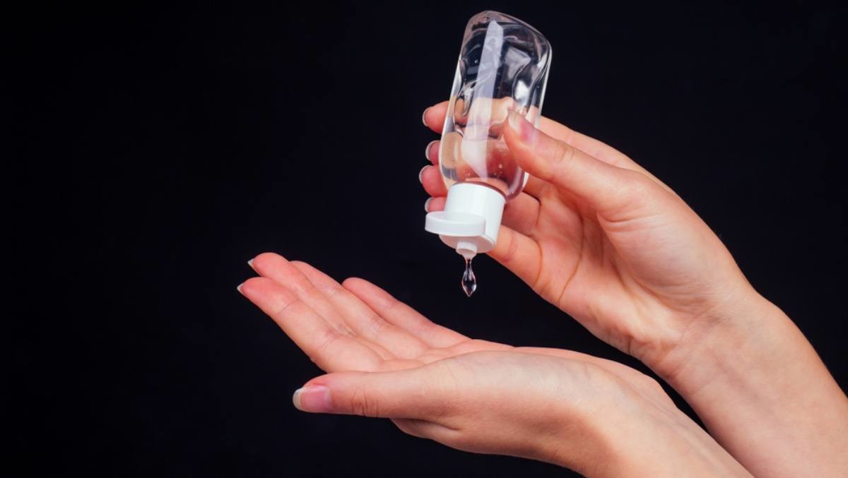 손 소독제  / yurakrasil-shutterstock.com