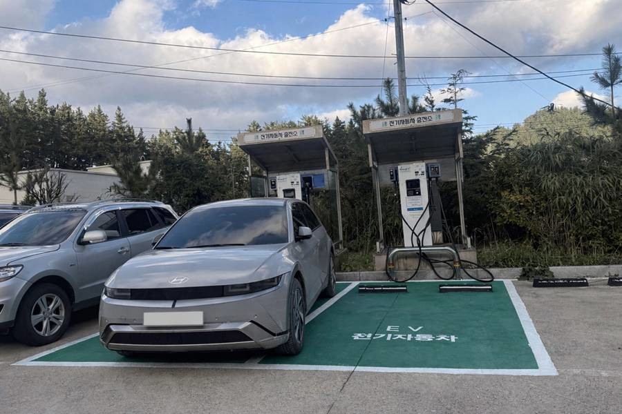 울릉군은 오는 2월 9일부터 청정 자연환경 보전과 탄소중립 실현을 위해 2026년도 상반기 전기자동차 보급사업을 본격적으로 추진한다./울릉군