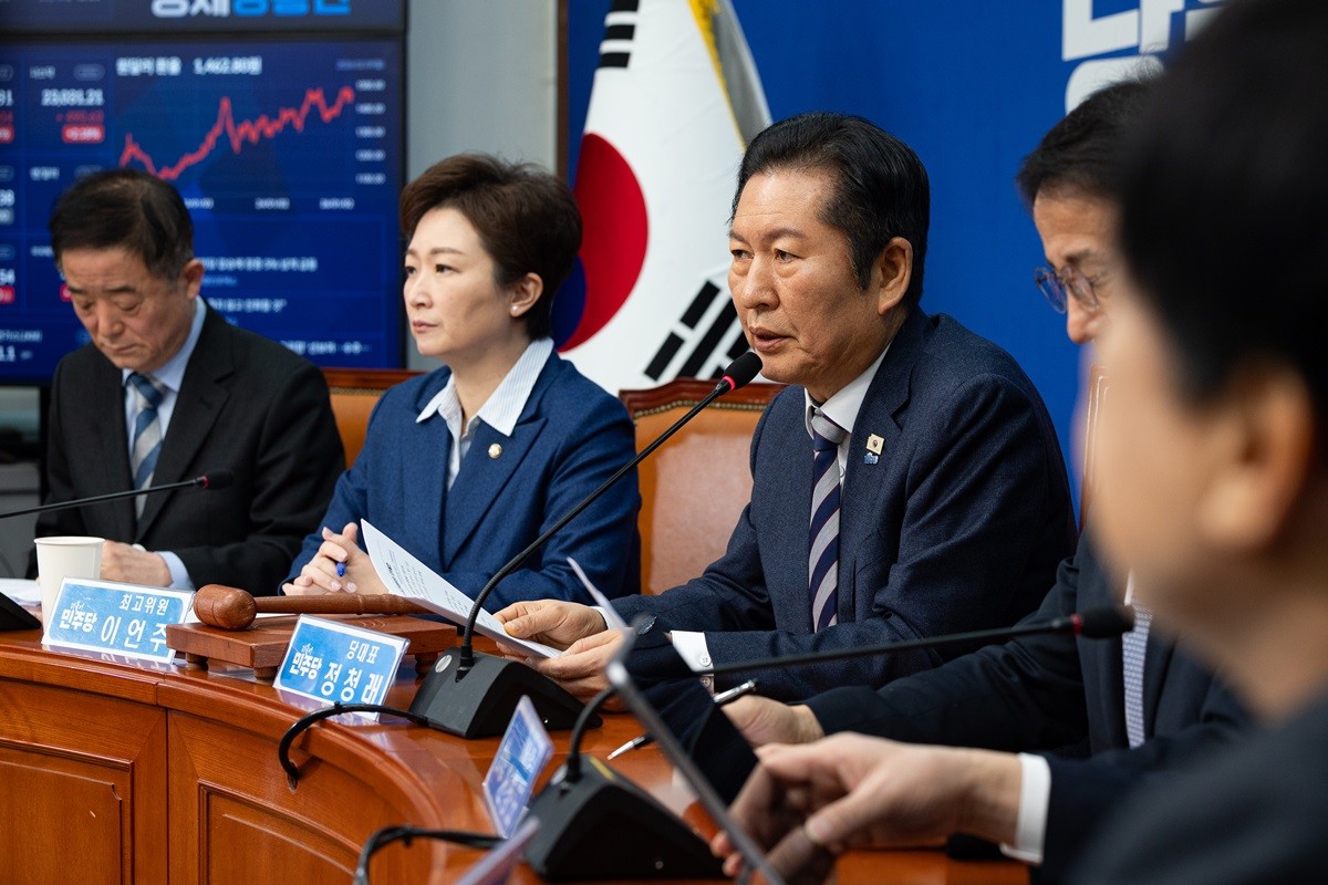 정청래 더불어민주당 대표가 9일 서울 여의도 국회에서 열린 최고위원회의에서 모두 발언을 하고 있는 모습 / 뉴스1