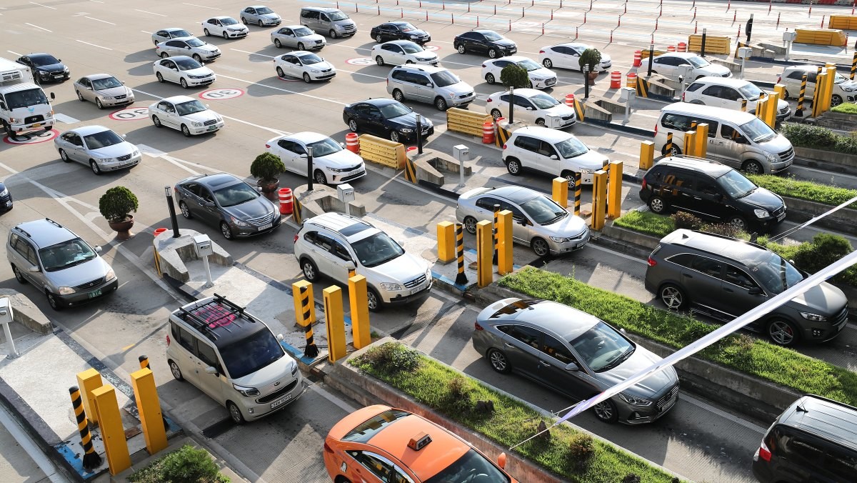 성남시 궁내동 서울톨게이트 인근 서울방향 경부고속도로에 귀경차량이 몰리고 있다. 기사의 이해를 돕기 위한 사진 / 뉴스1