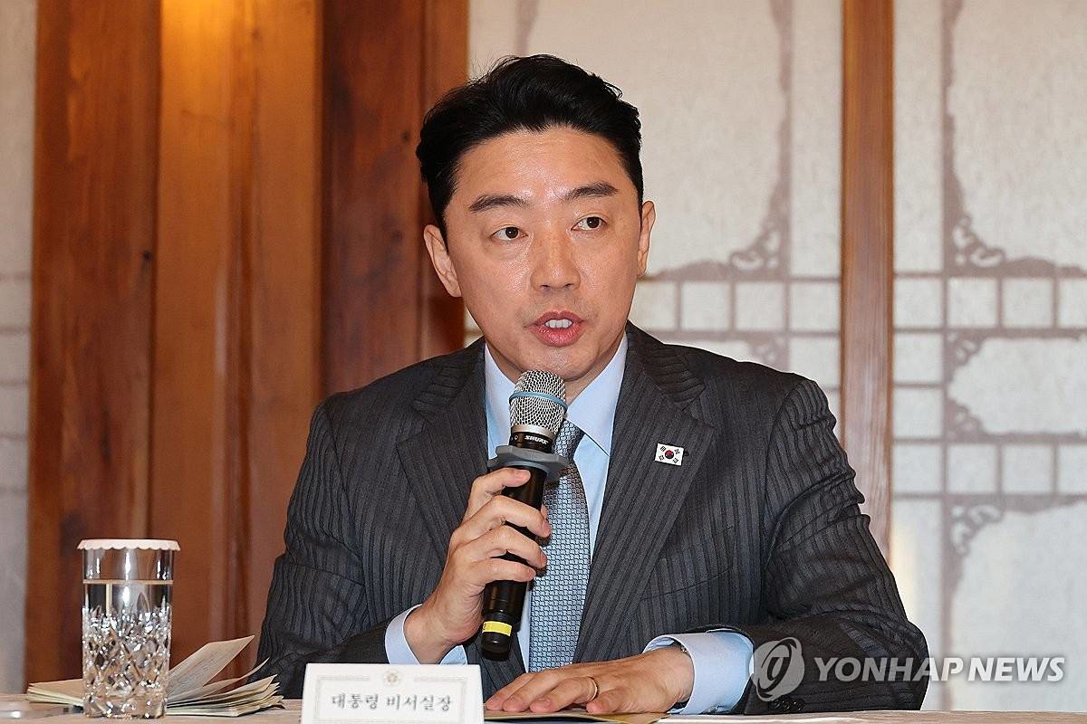 강훈식 대통령 비서실장이 8일 서울 종로구 삼청동 총리공관에서 열린 고위당정협의회에서 발언하고 있다 / 연합뉴스