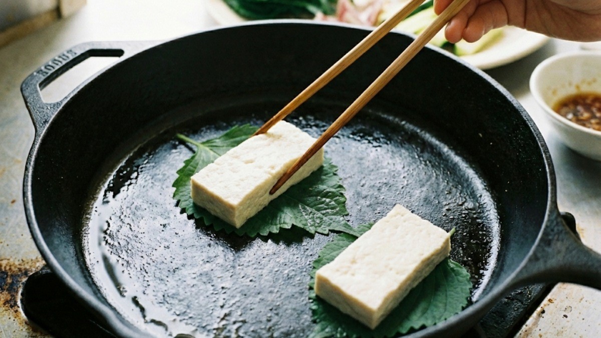 깻잎 위에 두부를 올린 모습 / 기사 내용을 바탕으로 제작한 AI 이미지