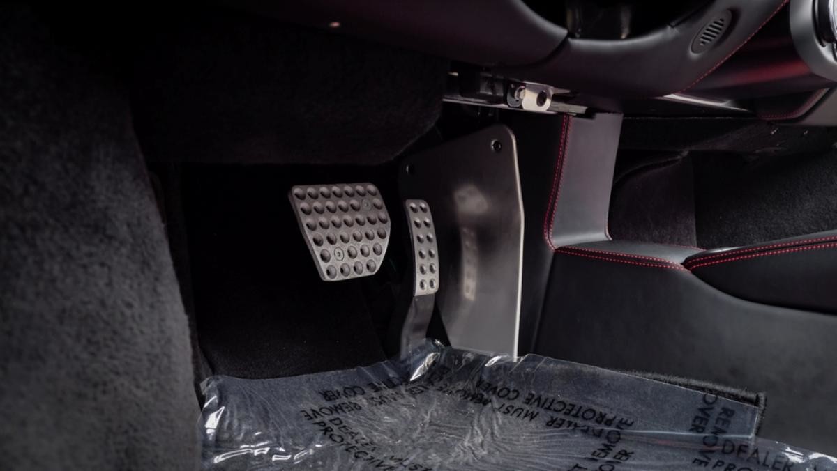 자동차 페달 /  JoshBryan-shutterstock.com