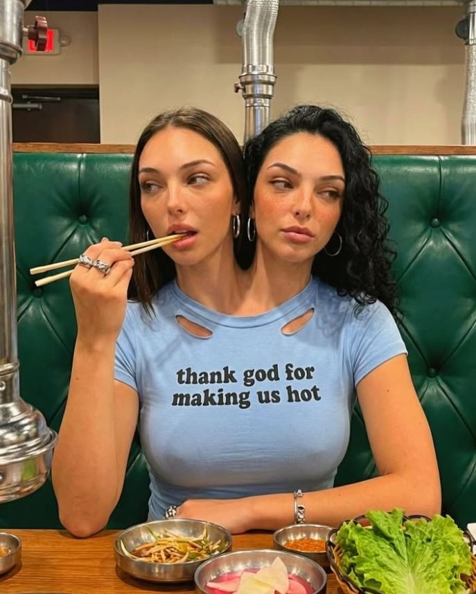 itsvaleriaandcamila 인스타그램 / itsvaleriaandcamila 인스타그램