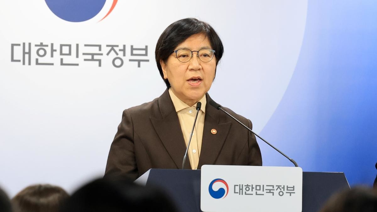 정은경 보건복지부 장관이 10일 서울 종로구 정부서울청사에서 의사인력 양성규모 관련 브리핑을 하고 있다. / 뉴스1