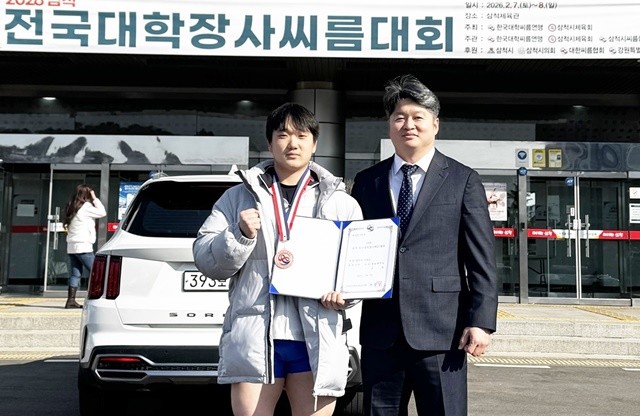 호남대 조혁 선수(사진 왼쪽)와 유영도 감독.