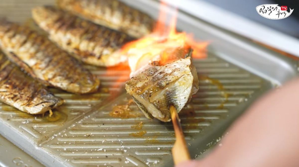 꼬치고기 구이 / 유튜브 '입질의추억TV jiminTV'