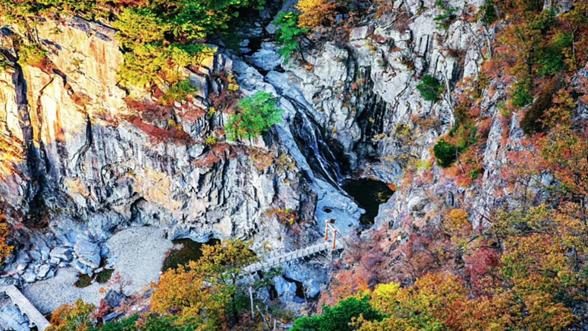내연산 12폭포 /     경북동해안지질공원 홈페이지