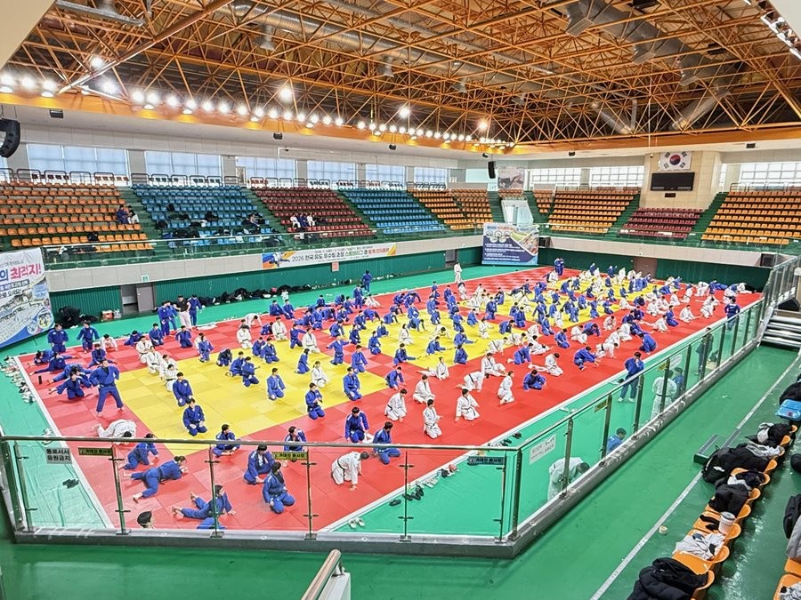 지난 2월 3일부터 13일까지 영천시에서 진행되는 유도 동계 전지훈련에서 참가선수들이 훈련 준비를 하고 있다.  / 영천시 제공