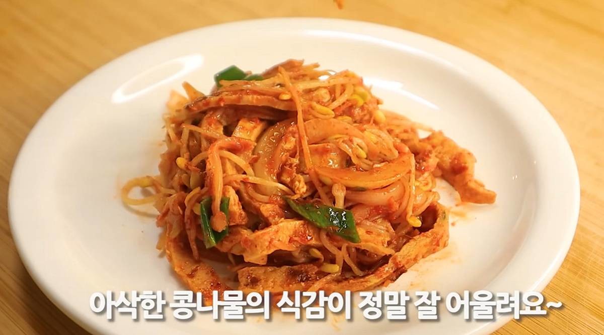 콩나물과 어묵 조합 / 유튜브 '수리키친Suri'