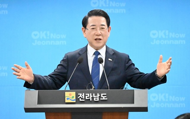 김영록 전라남도지사가 11일 전남도가 전남광주통합특별시의 글로벌 도약의 첫 번째 위대한 도전으로 2028 G20 정상회의 유치 비전을 공식 발표하고 있다.   / 노해섭 기자