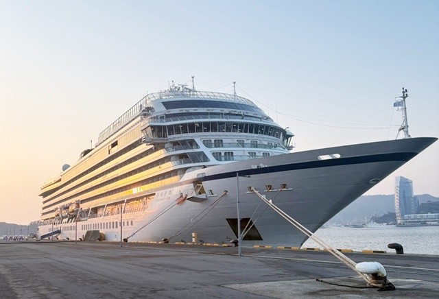 자오상이둔호 여수항 입항