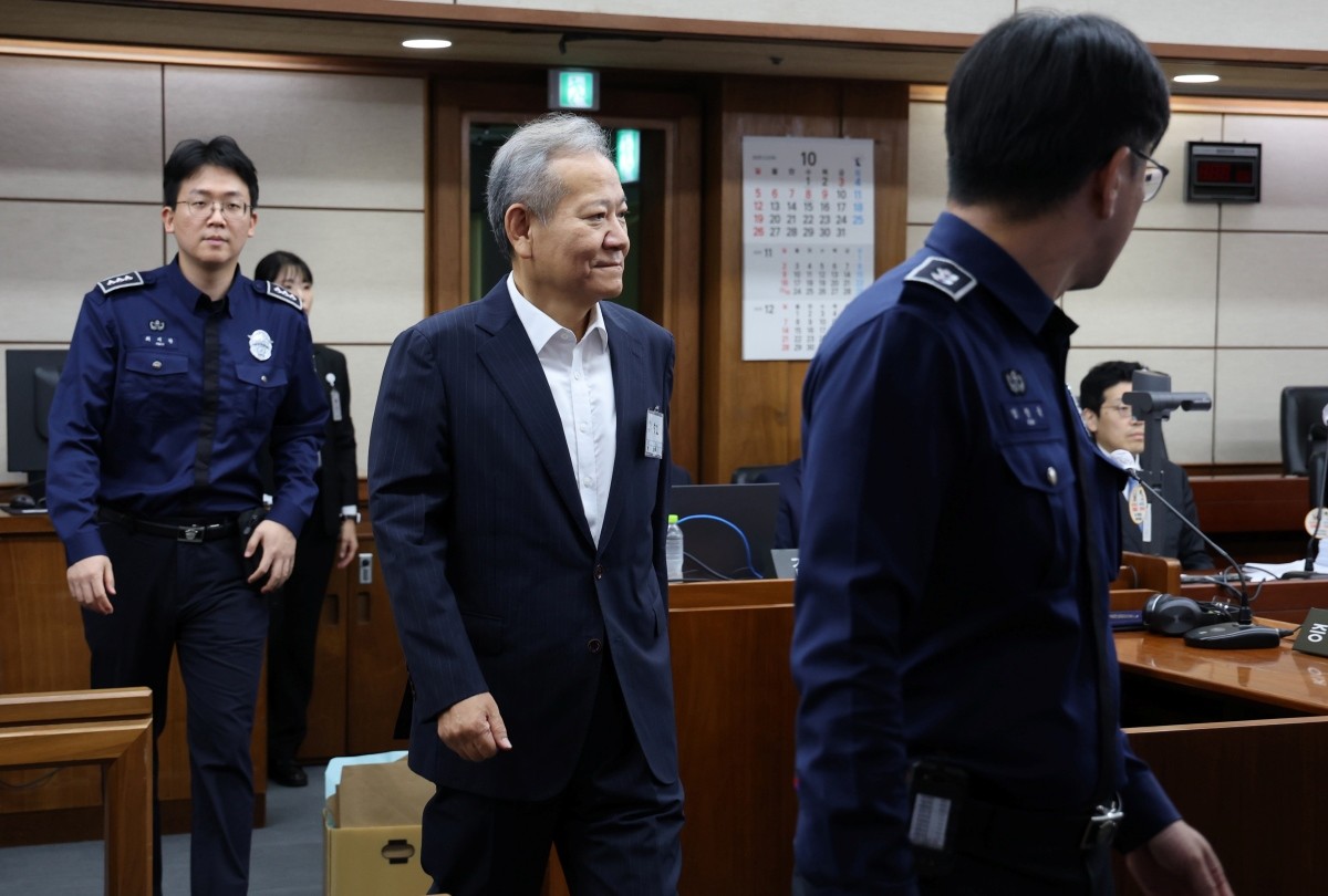 12·3 비상계엄 관련 언론사 단전·단수를 지시한 혐의로 구속기소 된 이상민 전 행정안전부 장관이 지난해 10월 서울 서초구 서울중앙지방법원에서 열린 첫 공판에 출석하고 있다 / 뉴스1