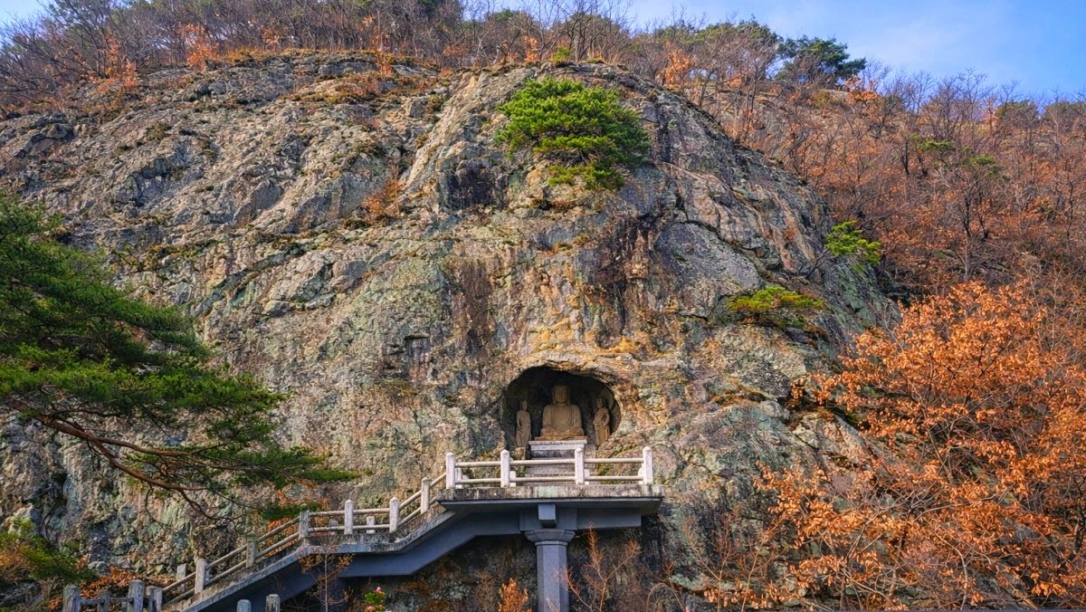 군위 아미타여래삼존 석굴. 기사 내용 토대로 AI툴 활용해 제작한 자료사진.