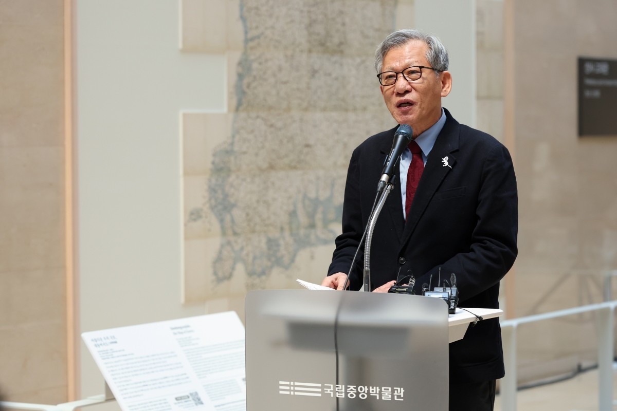 유홍준 국립중앙박물관장이 12일 서울 용산구 국립중앙박물관에서 열린 국립중앙박물관 역사의 길 '대동여지도를 펼치다' 개막 행사에서 인사말을 하고 있다. / 연합뉴스