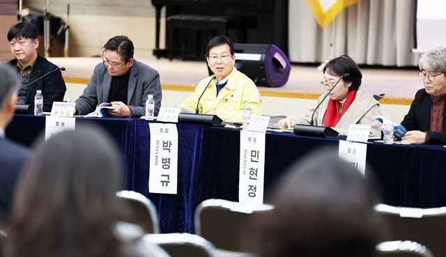 광산구가 지난 11일 구청 7층 윤상원홀에서 ‘질문하는 행정, 변화하는 도시’ 출간 기념 공유회를 진행했다.