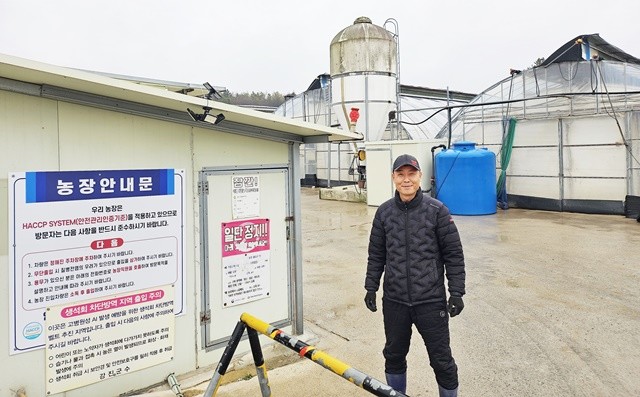 국화오리농장 강중복 씨