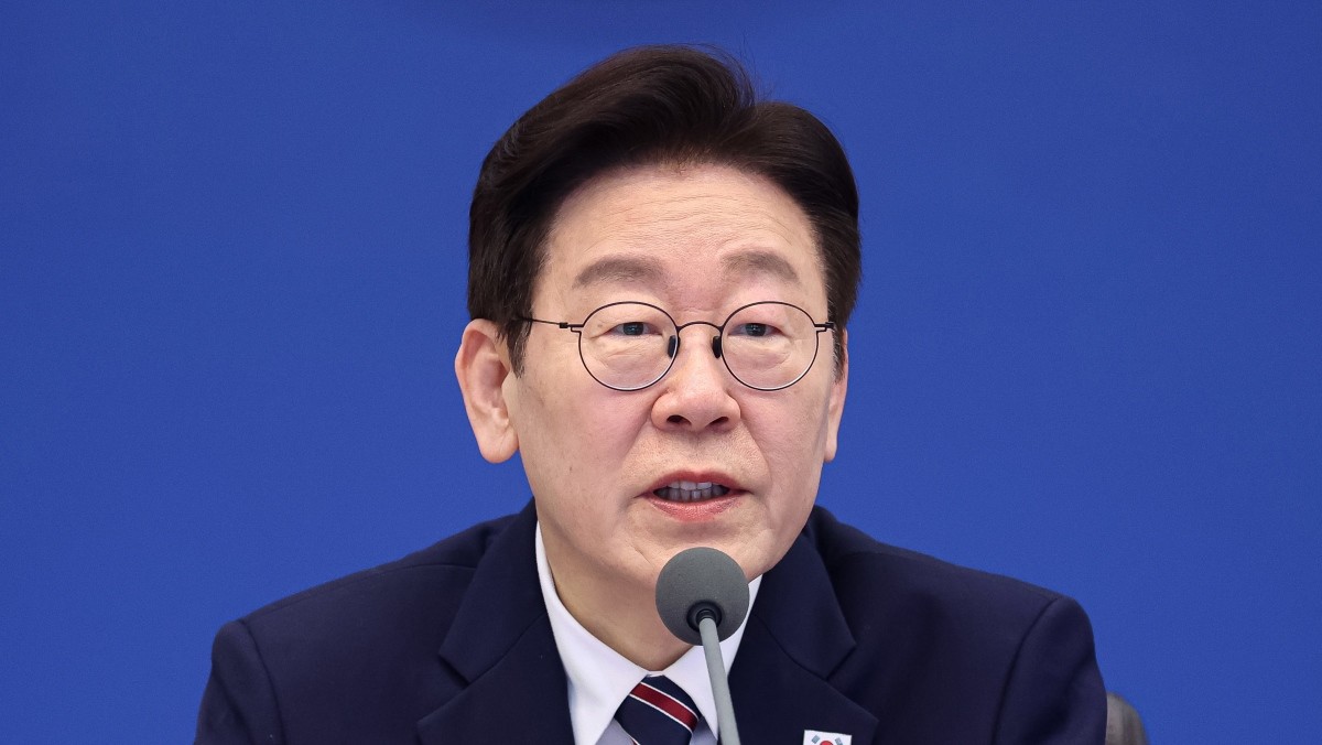 이재명 대통령이 12일 청와대에서 열린 수석보좌관회의에서 발언하고 있다. / 뉴스1