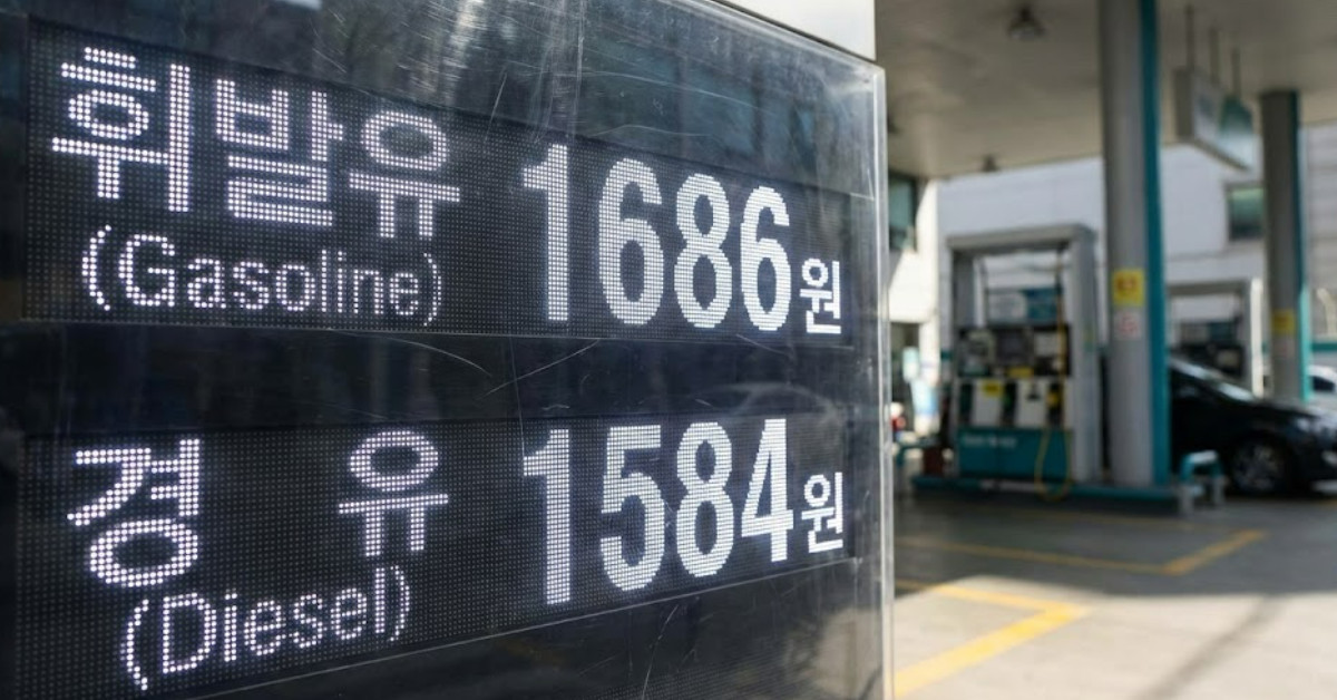 26년 2월 13일 유가. 기사 이해를 돕기 위해 AI로 제작한 이미지.