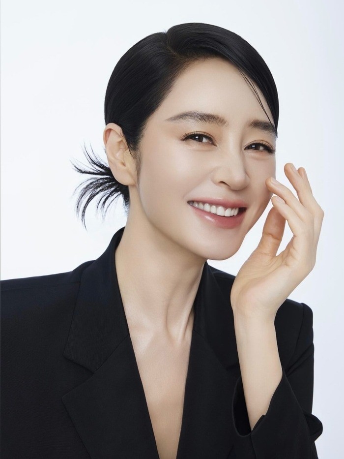 50대 나이가 무색한 동안 외모 자랑한 김혜수 / 김혜수 인스타그램