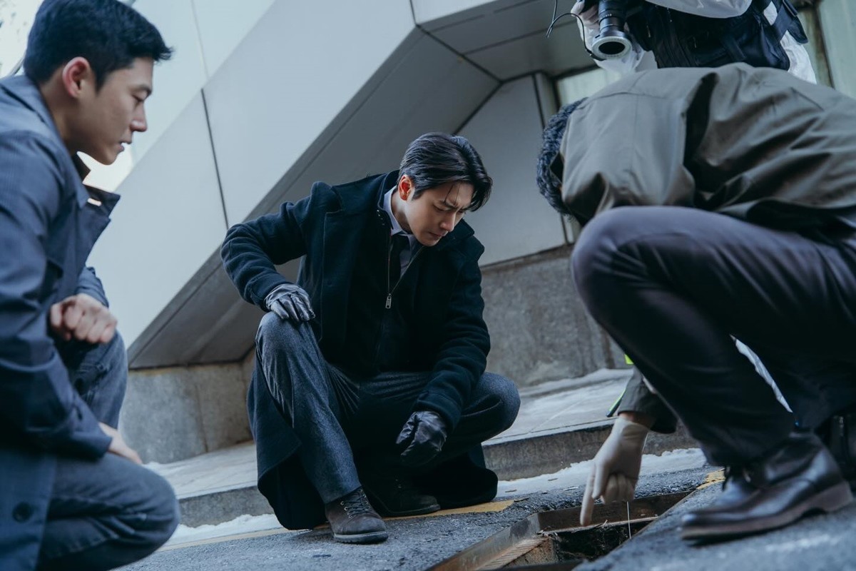 '레이디 두아'에서 강력계 형사 무경 역을 맡은 이준혁 / 넷플릭스