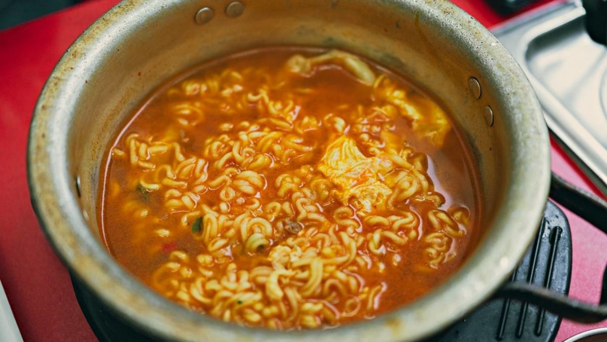 한국 라면  / Nguyen Cong Khanh-shutterstock.com