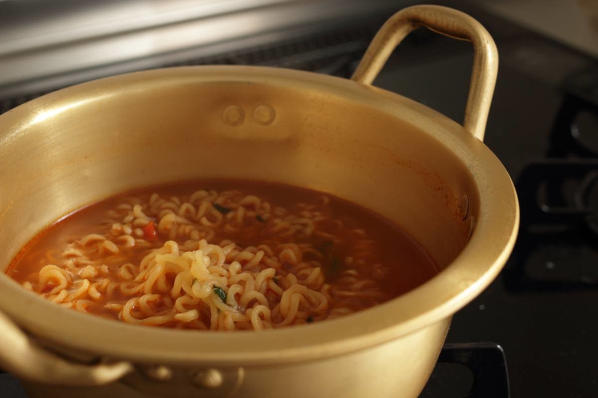 한국라면 / jreika-shutterstock.com