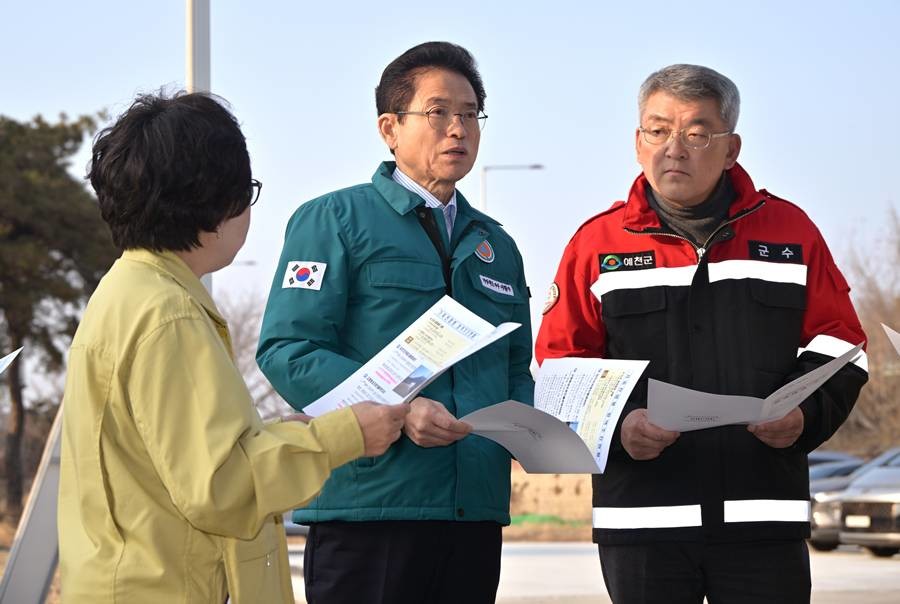 예천군 거점소독시설에서 가축방역상황을 점검하는 이철우 도지사/경북도