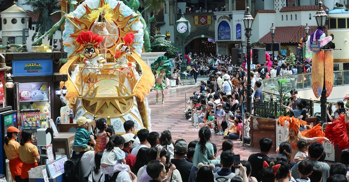 롯데월드를 찾은 시민들 / 뉴스1