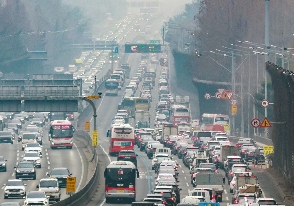 설 귀성길 ‘ACC 과신’ 경고… 고속도로 ACC 사고 사망 10명 중 7명 ‘주시 태만’<자료사진> / 뉴스1