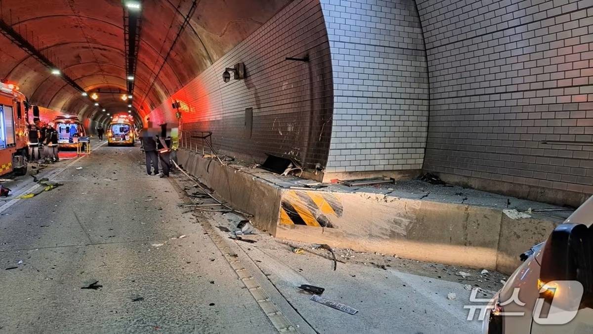 15일 오전 0시 45분 쯤 거제시 양정동 양정터널에서 음주차량이 선행하던 승용차와 부딪혀 선행 운전자가 사망하는 사고가 발생했다 / 뉴스1