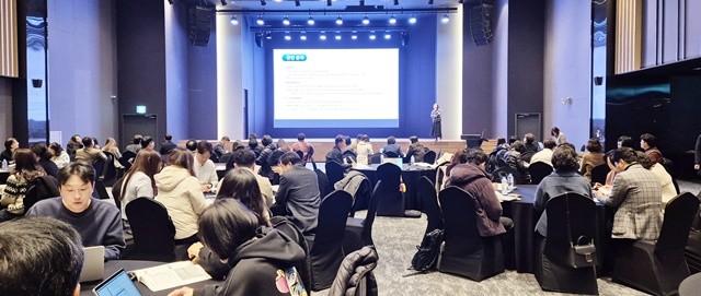 12일 신안에서 ‘2026 민주생활교육과 주요 사업 설명회’가 진행되고 있다.