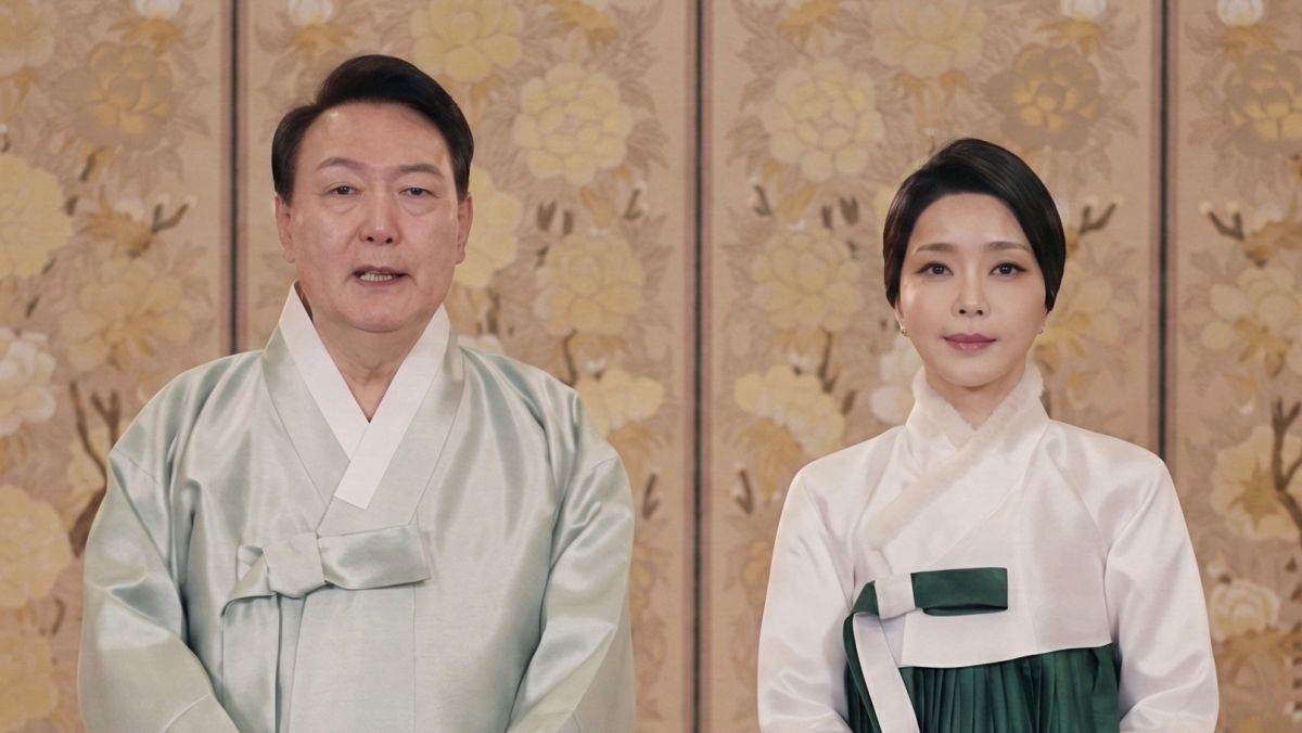 2023년 1월 설 명절 당시의 윤석열 전 대통령과 김건희 여사. / 대통령실 제공