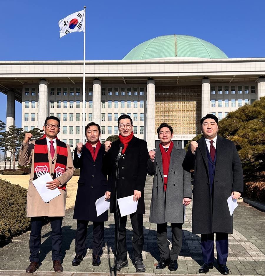 6.3 지방선거에서 지방자치단체장으로 출마 예정인 박대기, 김민태, 이동석, 최윤석, 장지호 출마예정자들의 16일 국회 기자회견/박대기 제공