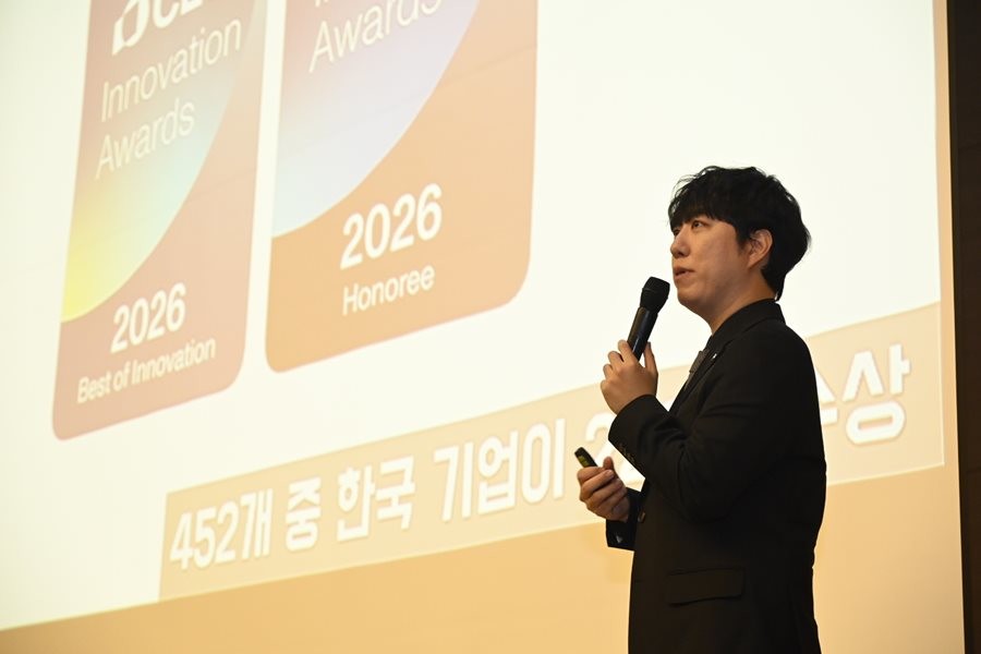 136만 과학 유튜버 궤도가 지난 13일 대구경북과학기술원 대강당에서 특강 강연을 하고 있다.  / 대구 달성군 제공